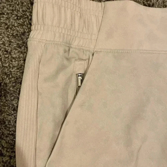 Athleta Brooklyn Jogger - NWT - size 26 - cream w ribbed side panel - Picture 4 of 7